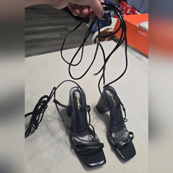 Genshuo Black Strappy Women's Heels - Picture 4 of 16